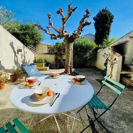 Holiday home La Maison Des Sauges - Maison De Village Avec Jardin A 500m De La