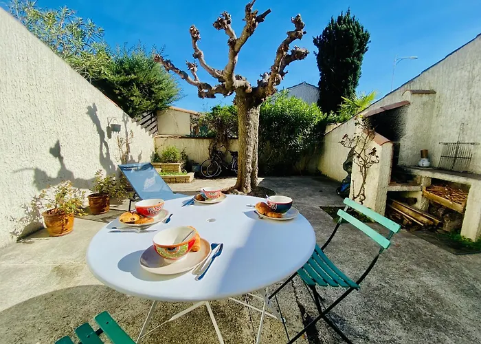 Nyaraló La Maison Des Sauges - Maison De Village Avec Jardin A 500m De La